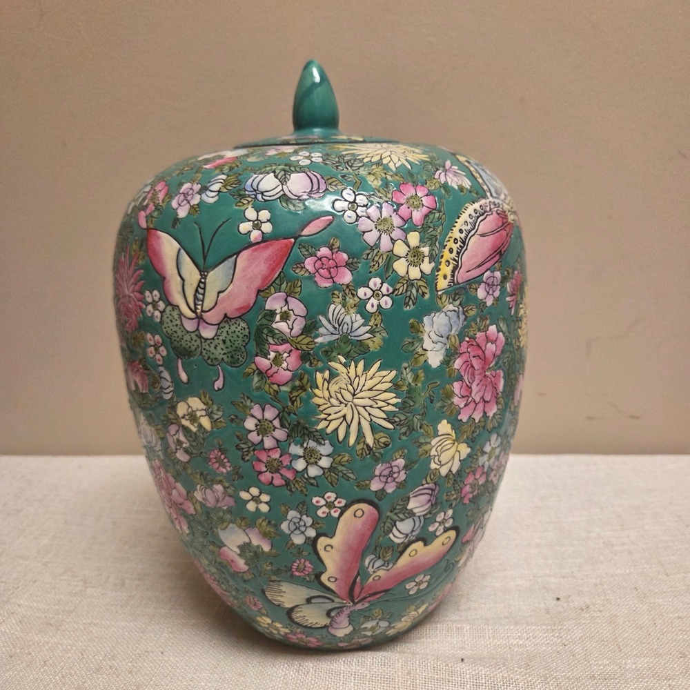 Vintage Chinese Butterfly Vase - Picture 4 of 8